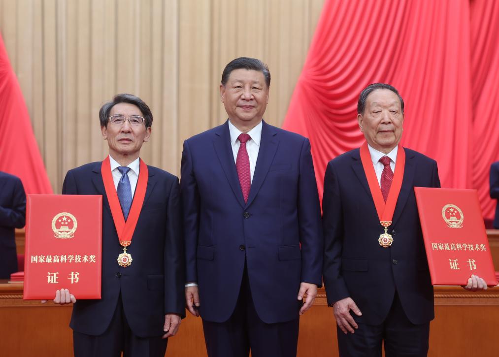 Two Scientists Win China's Top Sci-tech Award