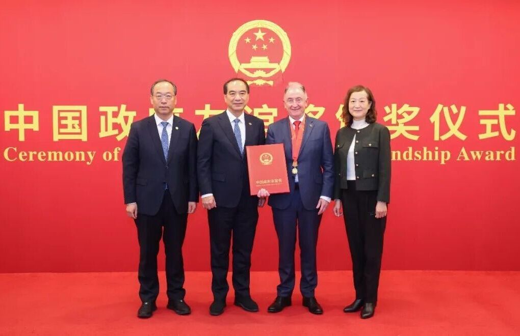 Sir Jim McDonald Conferred with Chinese Government Friendship Award at PKU