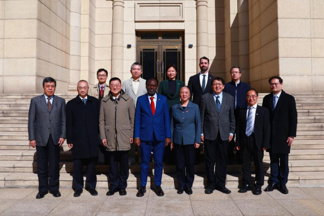 CAS Foreign Member Tshilidzi Marwala Visits Chinese Academy of Sciences to Explore Future Collaboration