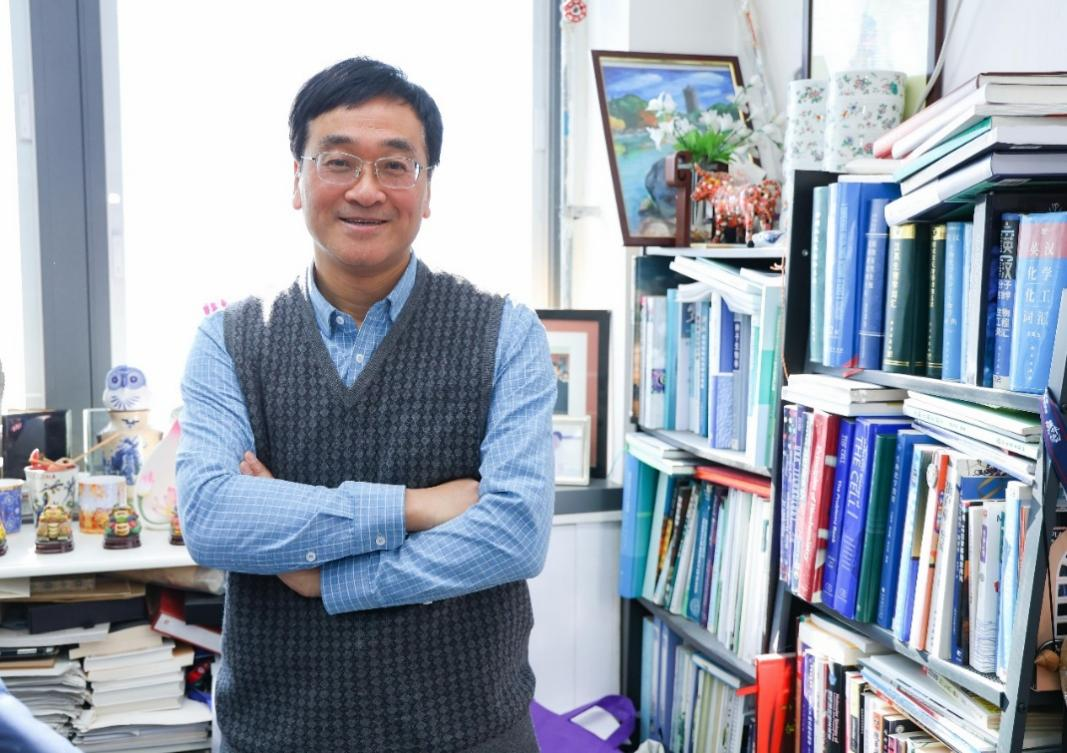 Unlocking Doors to Plant Hybridization, QU Lijia Fosters a Homely Community